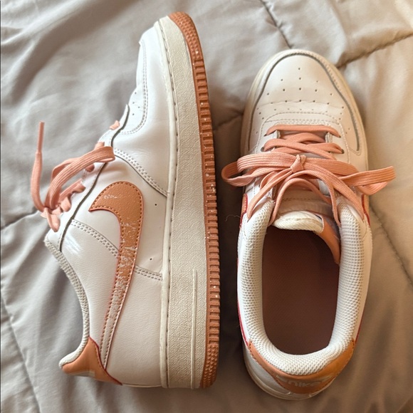 Nike Sneakers White and Peach - Picture 3 of 12